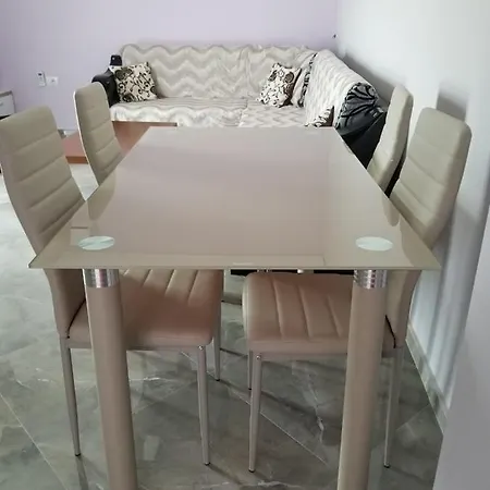 Brothers Lr Apartment *