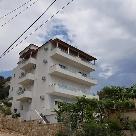 Brothers Lr Apartment *